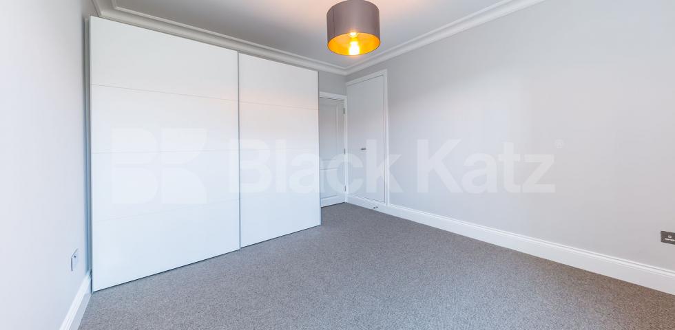 			STUNNING APARTMENT NEAR REGENTS PARK!, 1 Bedroom, 1 bath, 1 reception Flat			 Clarence Terrace, REGENTS PARK-MARYLEBONE